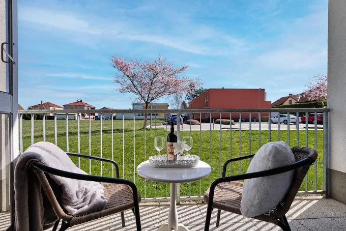 Lodžie s posezením – apartmán u lázní Aurora Třeboň