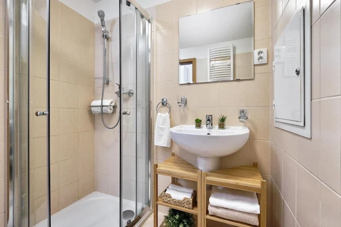 Koupelna se sprchovým koutem – bezbariérový apartmán Třeboň